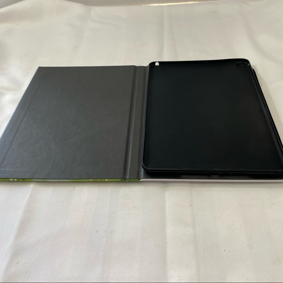 iPad cover for regular size iPad. When I needed a hand you gave me your paw!! - Picture 3 of 4